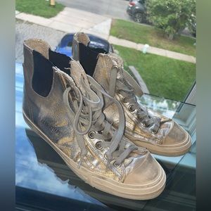 LIMITED ADDITION GOLDEN GOOSE SHOES!!! worn once🤍🤍 og price: 655$